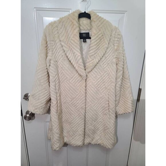 Alpine Studio Mid Length white Faux Fur Coat RN 15101 Sz S Valentines - Picture 2 of 5